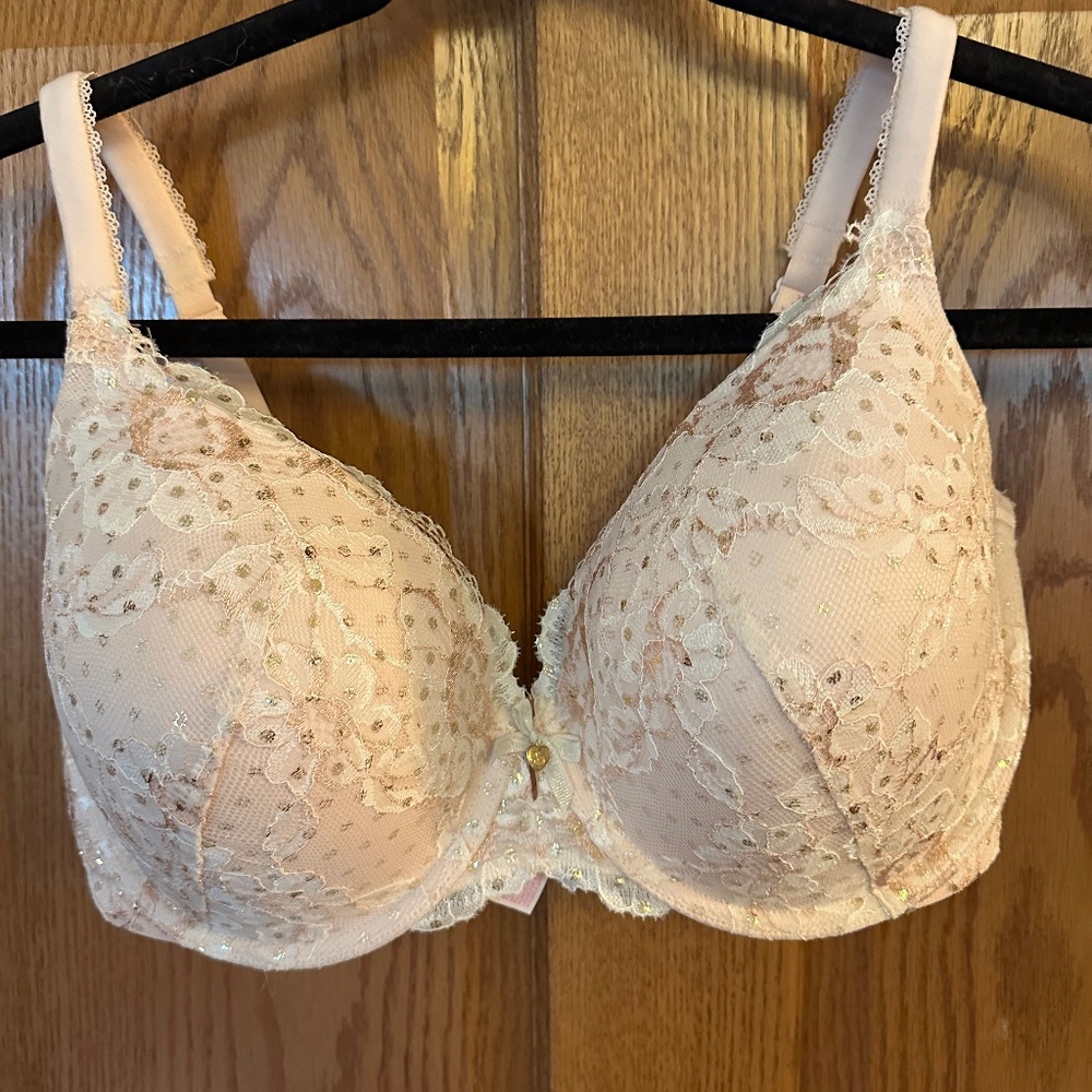 Victoria's Secret Lined Perfect Coverage Pink Lace/Bling Bra.  Size 36DDD.